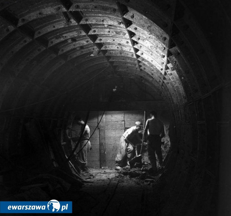 Drążony tunel w Warszawie w latach '50 | fot. Narodowe Archiwum Cyfrowe