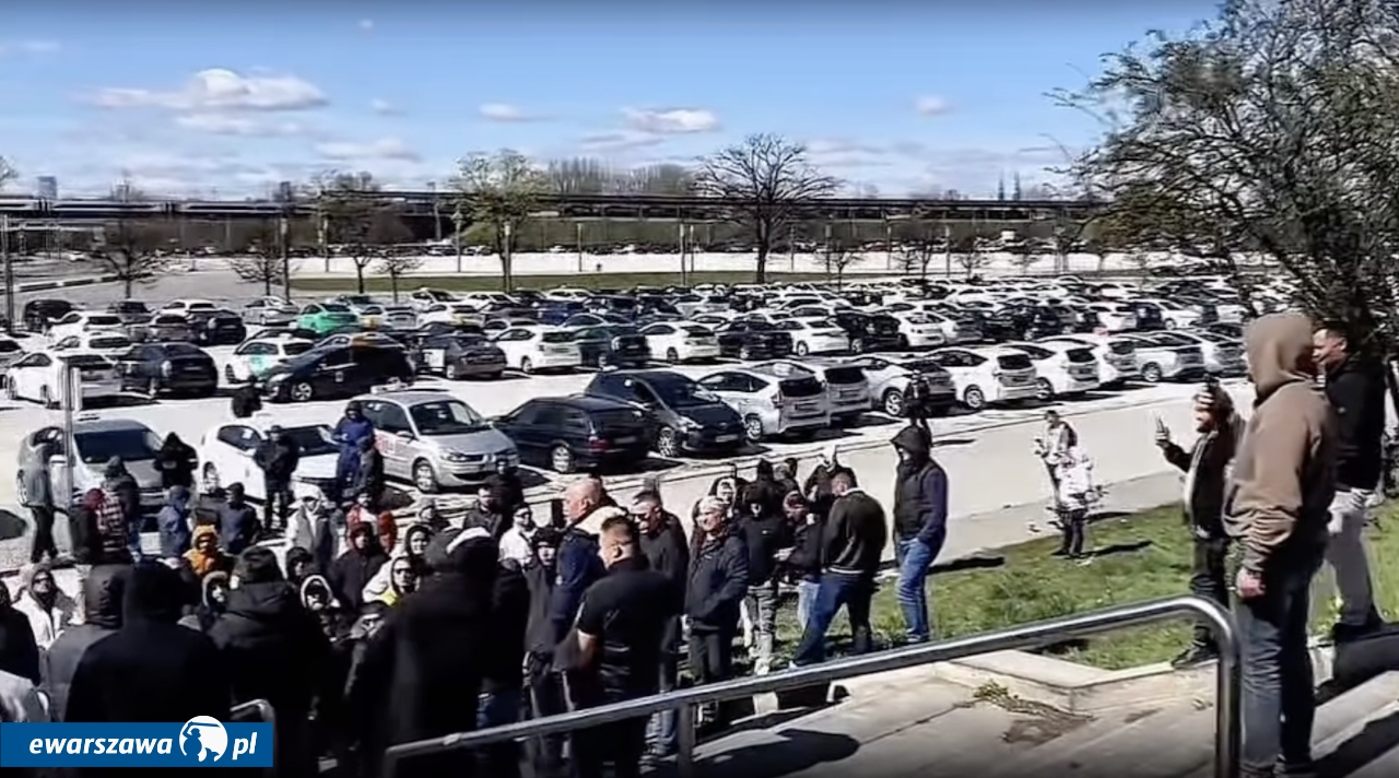 protest kierowców na aplikację w Warszawie | fot. Serhii Mykhailiuk