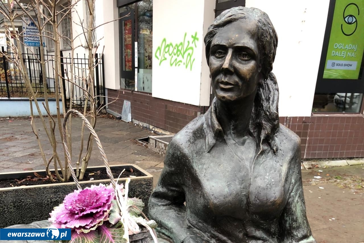 monument Agnieszki Osieckiej na Saskiej Kępie | fot. Bartosz Pańczyk
