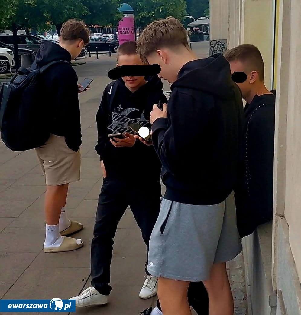 nastolatkowie, którzy wtargnęli do Lasu Rąk i grozili podpaleniem | fot. https://www.facebook.com/LASRAK