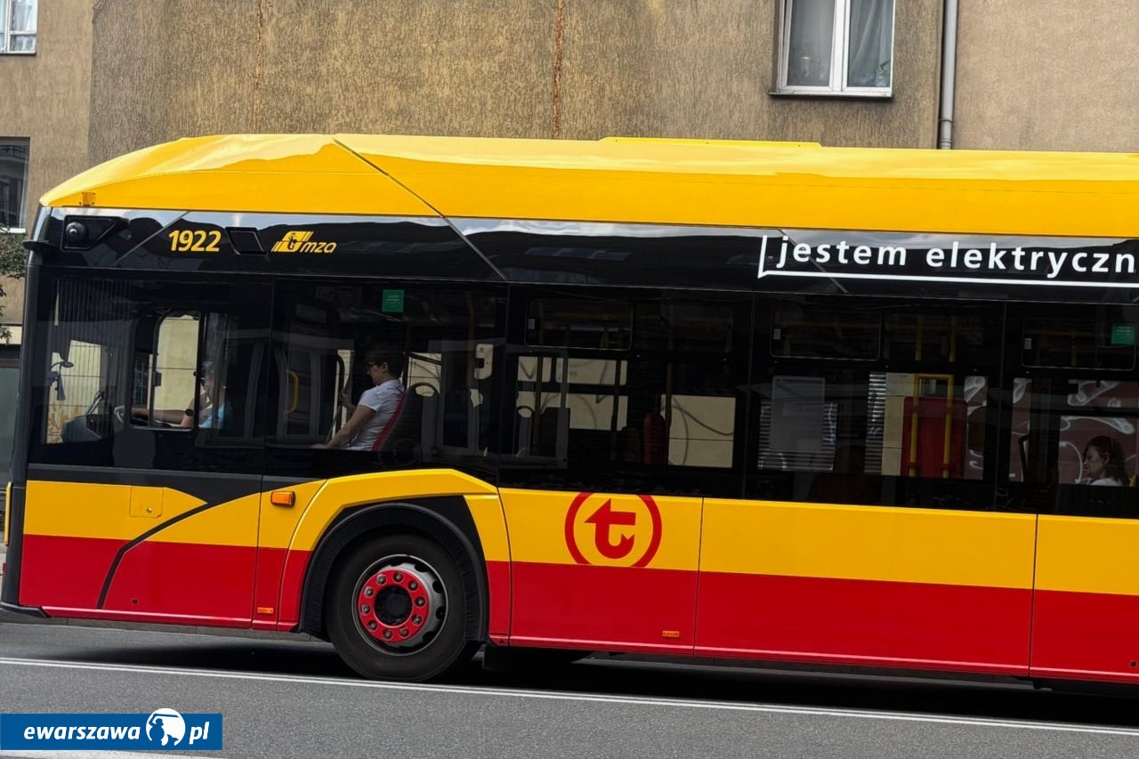autobus w Warszawie | fot. Bartosz Pańczyk