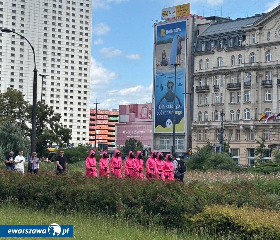 "Squid Game" w Śródmieściu w Warszawie | fot. Bartosz Pańczyk