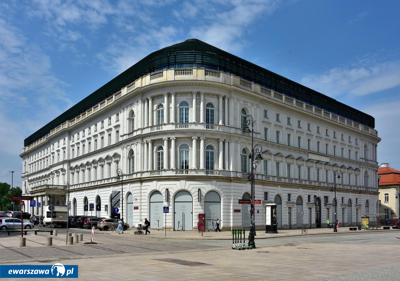 Hotel Europejski Raffles | fot. Autorstwa Adrian Grycuk - Praca własna, CC BY-SA 3.0 pl, https://commons.wikimedia.org/w/index.php?curid=79383372