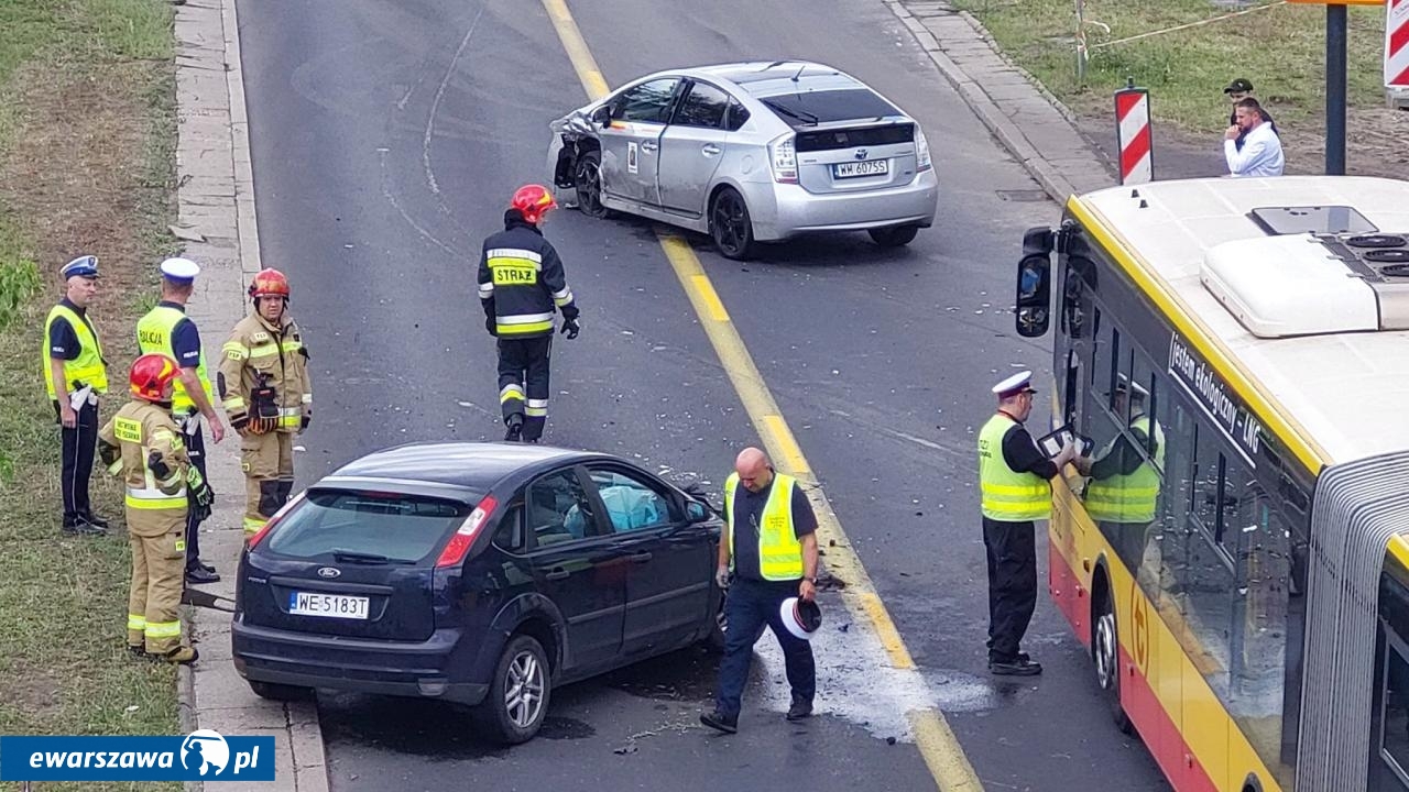 wypadek na Grochowie | fot. facebook.com/kierowcywarszawskichulic