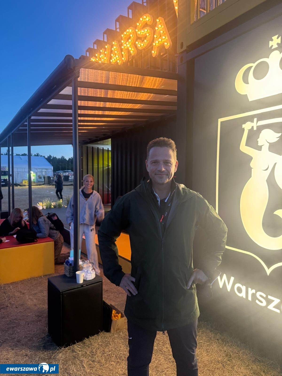 Rafał Trzaskowski na stoisku Warszawy