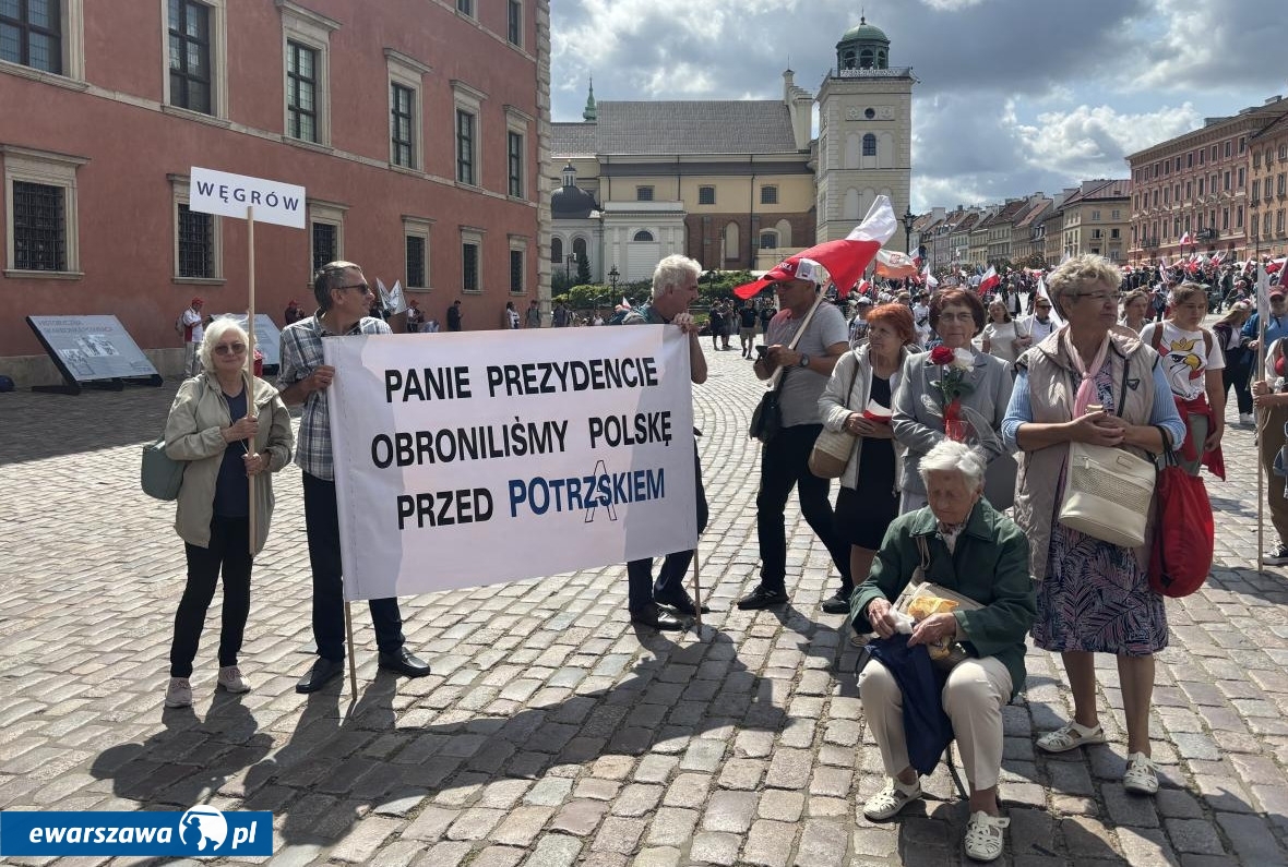 Tłumy z okazji zaprzysiężenia Karola Nawrockiego na Prezydenta Polski | fot. Bartosz Pańczyk