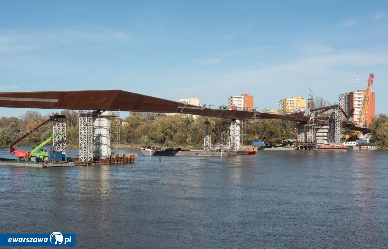 Budowa kładki w listopadzie 2023 | fot. Adrian Grycuk