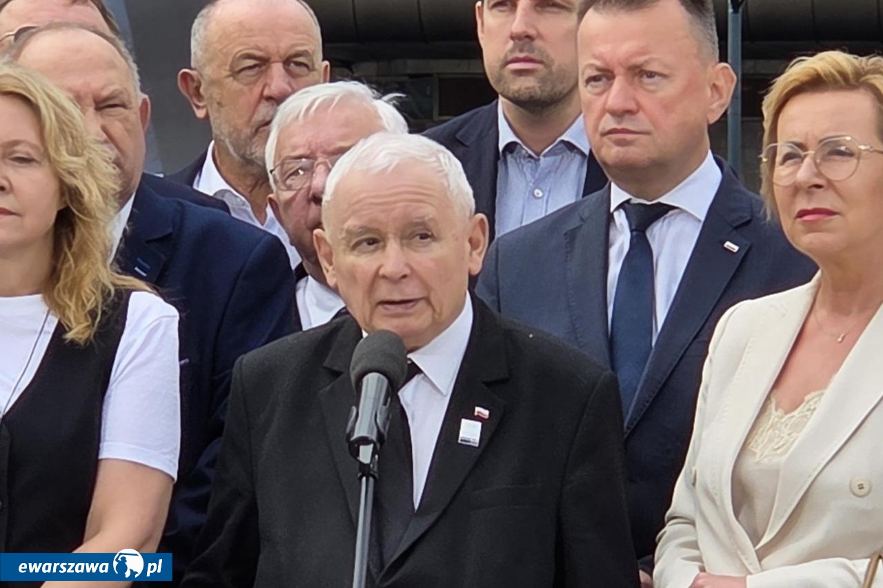 Jarosław Kaczyński na placu Piłsudskiego | fot. x.com/pisorgpl