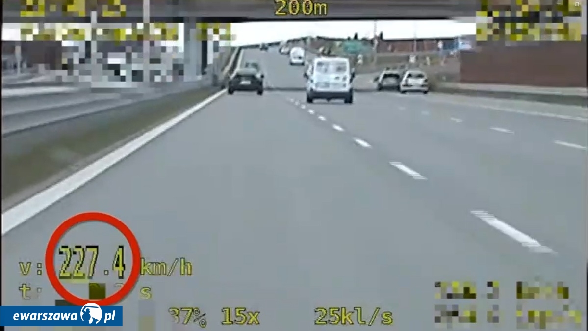 samochód, który pędził 227 km/h | fot. piaseczno.policja.gov.pl/