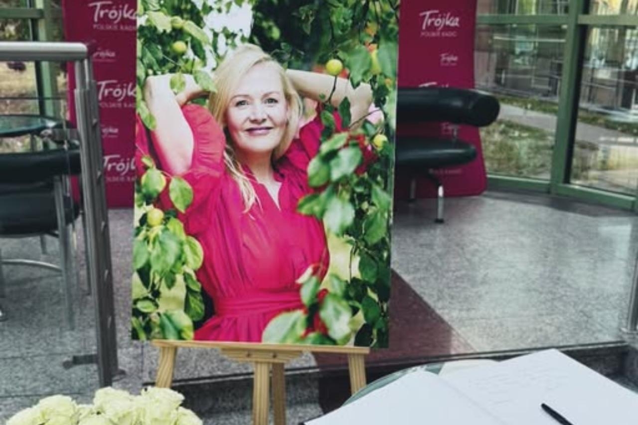 księga kondolencyjna w siedzibie Radiowej Trójki | fot. https://www.facebook.com/Trojka.PolskieRadio