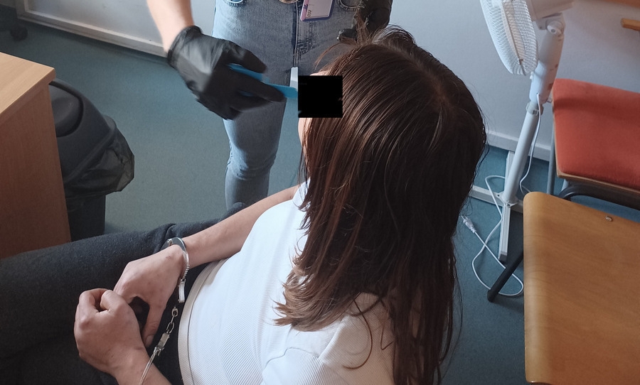 zatrzymana 26-letnia kobieta | fot. zoliborz.policja.gov.pl