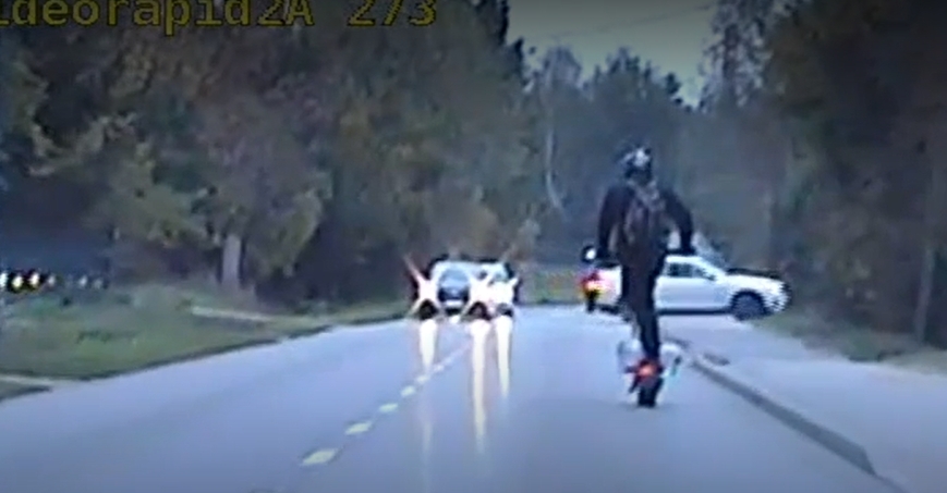 mężczyzna jechał hulajnogą 46 km/h | fot. Komenda Powiatowa Policji w Piasecznie