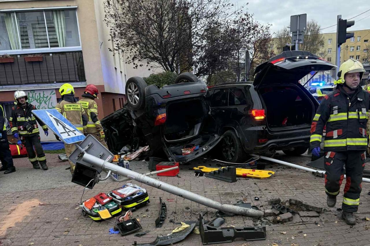wypadek w Pruszkowie z 1 listopada 2025 roku | fot. x.com/PogRatunkoweWaw