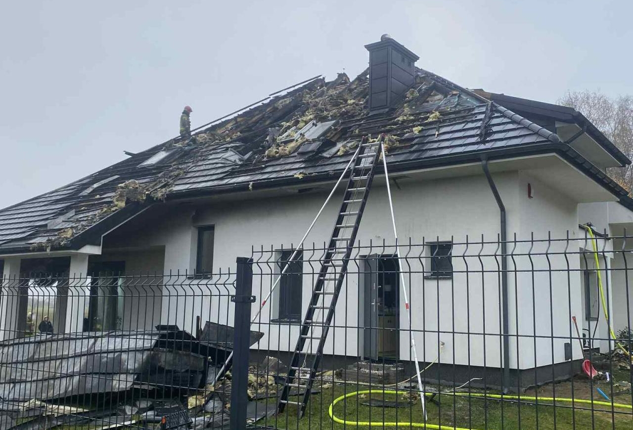 pożar domu pod Warszawą | fot. facebook.com/KomendaPowiatowaPSPWolomin