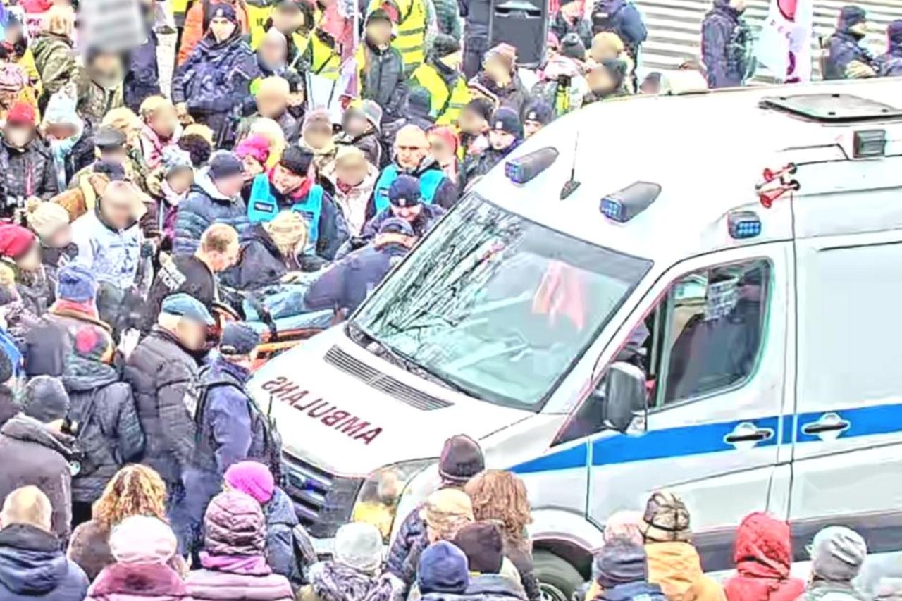 mężczyzna zasłabł na manifestacji w Warszawie | fot. ksp.policja.gov.pl