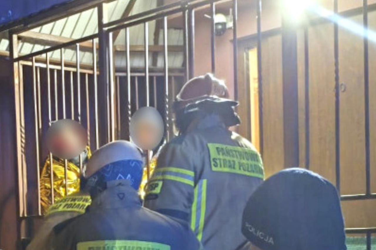 nastolatkowie z Pruszkowa uwięzieni na balkonie | fot. strazmiejska.waw.pl