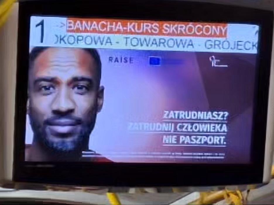 kampania wyświetlana w komunikacji stołecznej | fot. https://x.com/Ali_Rais1