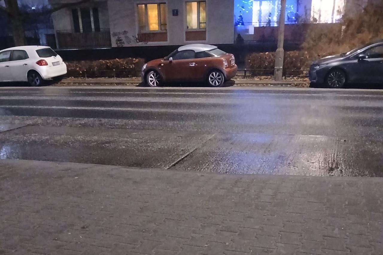 ślisko na ulicy | fot. Grażyna M./facebook