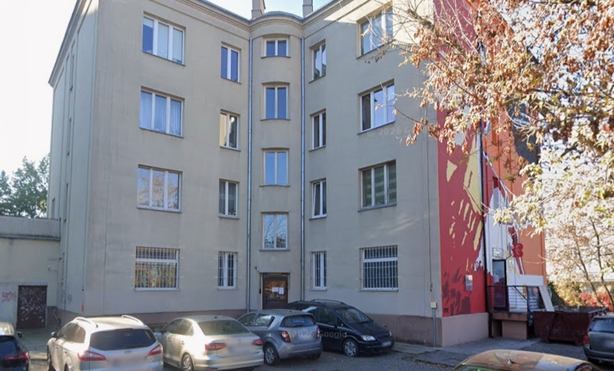 budynek przy ul. Barwnej 8 w Warszawie | fot. google stret view