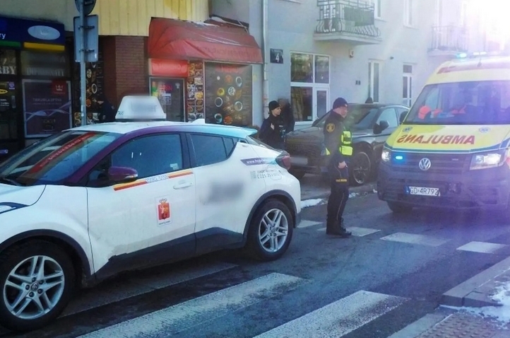 taksówka, w której kierowca miał atak epilepsji | fot. Straż Miejska Warszawa