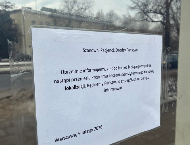 ogłoszenie na drzwiach kliniki przy ul. Kijowskiej 7/3 | fot. Krzysztof Michalski / facebook.com/radnymichalskidlapragi