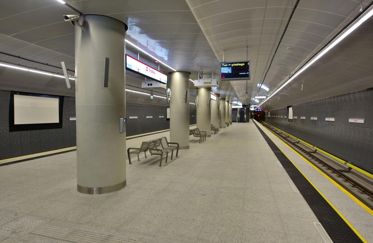 stacja Metro Trocka | fot. Autorstwa Adrian Grycuk - Praca własna, CC BY-SA 3.0 pl, https://commons.wikimedia.org/w/index.php?curid=82207318