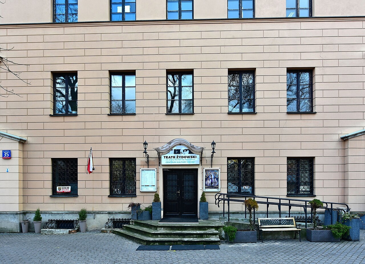 tymczasowa siedziba Teatru Żydowskiego w Warszawie | fot. Autorstwa Adrian Grycuk - Praca własna, CC BY-SA 3.0 pl, https://commons.wikimedia.org/w/index.php?curid=76078103