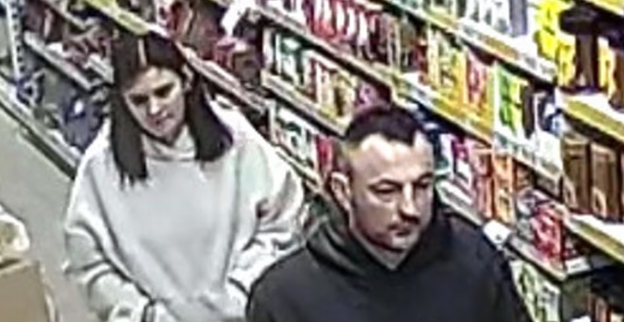 poszukiwana para, która ukradła towar z supermaketu w Mławie | fot. mazowiecka.policja.gov.pl