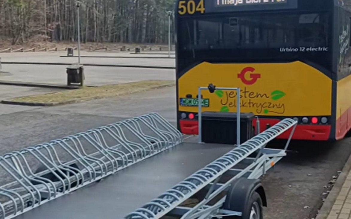 autobus z przyczepą na rowery | fot. Kampinoski Park Narodowy