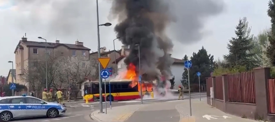 pożar autobusu w Warszawie | fot. TVP Info/screen