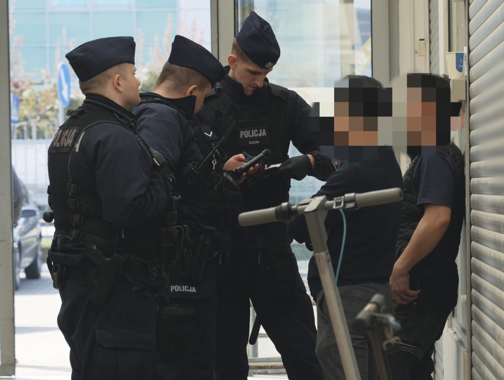 akcja w centrum handlowym w Wólce Kosowskiej | fot. Komenda Stołeczna Policji