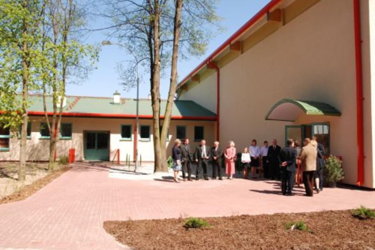 szkoła podstawowa w Józefowie | fot. https://www.spj.nieporet.pl/info/zawartosc/27/