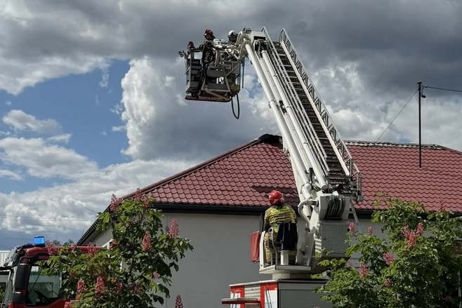 pożar w szkole podstawowej | fot. Komenda Powiatowa Państwowej Straży Pożarnej w Grójcu