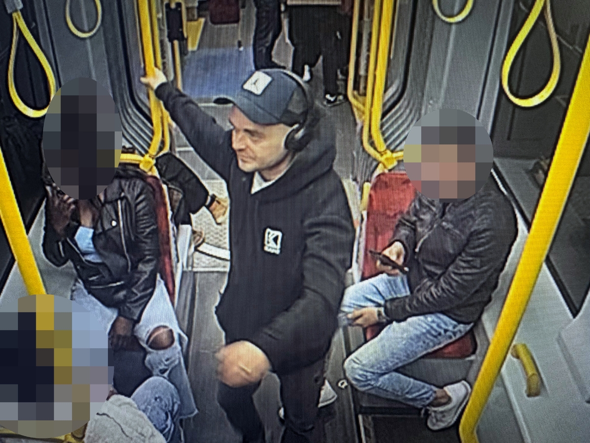 poszukiwany napastnik, który pobił Amerykanina | fot. srodmiescie.policja.gov.pl