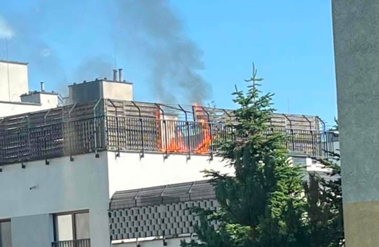 wybuch butli z gazem na balkonie bloku na Białołęce | fot. Emilia K./facebook