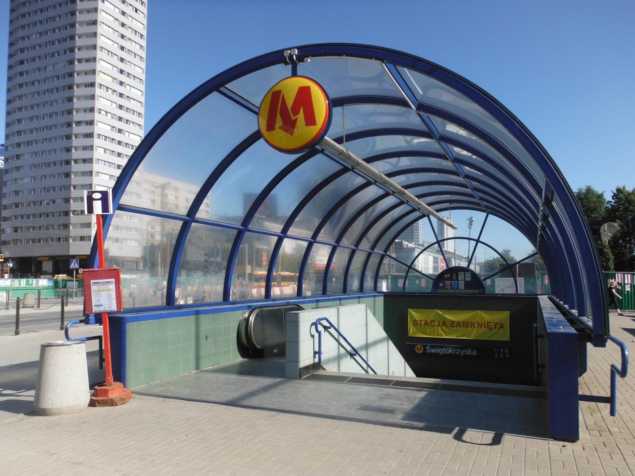 metro Świętokrzyska w Warszawie | fot. Autorstwa Tadeusz Rudzki - Praca własna, CC BY-SA 3.0, https://commons.wikimedia.org/w/index.php?curid=27741812