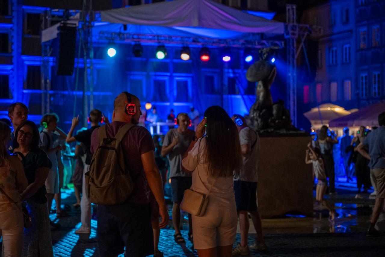 silent disco na 73. urodzinach Starówki w Warszawie | fot. Miasto Stołeczne Warszawa