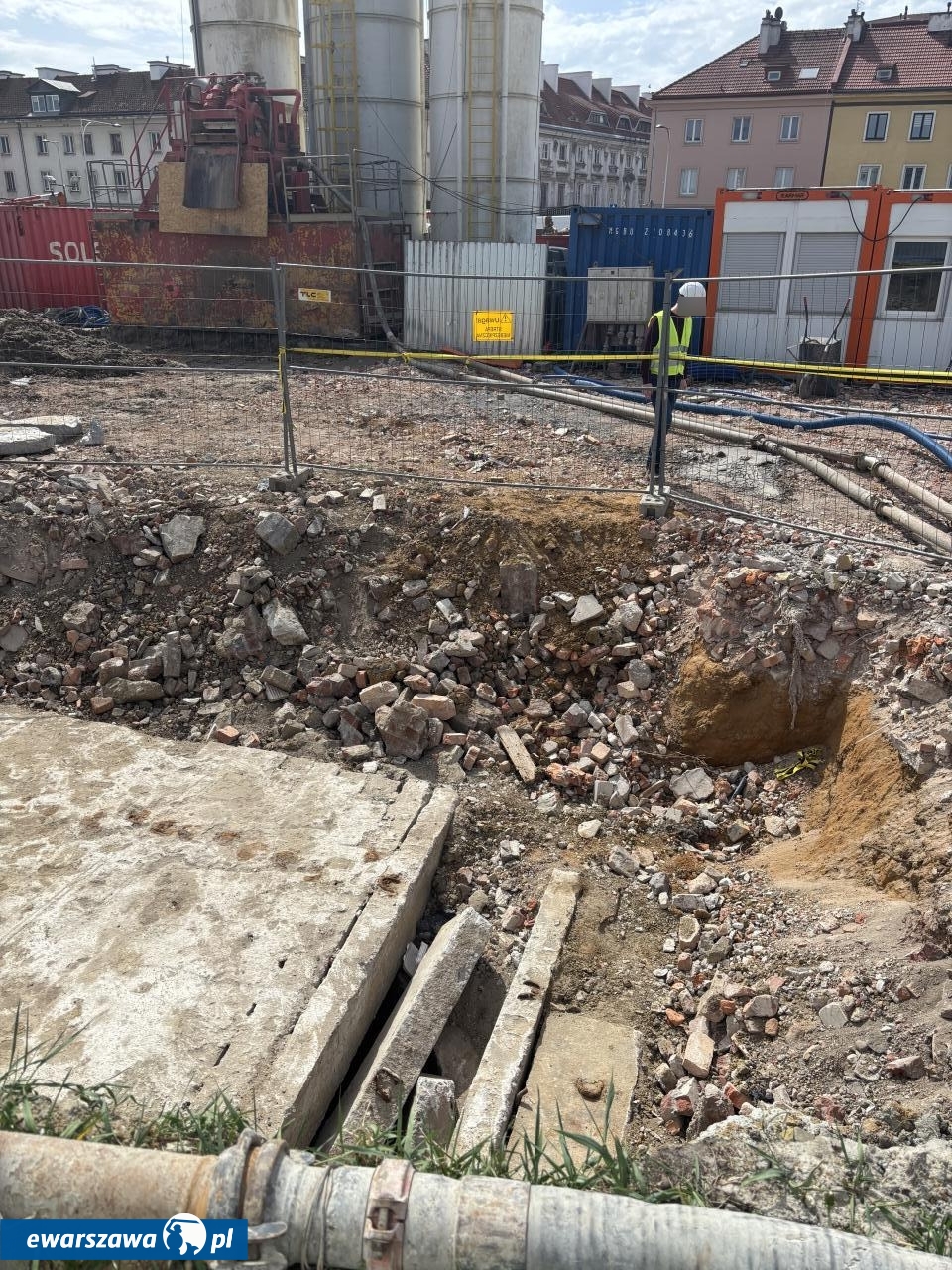 szyb metra na Mariensztacie | fot. Bartosz Pańczyk