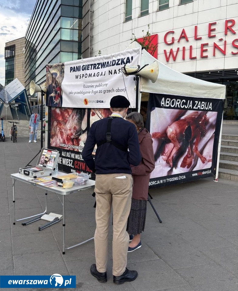 Fundacja Pro-prawo do życia pod Galerią Wileńską | fot. Bartosz Pańczyk