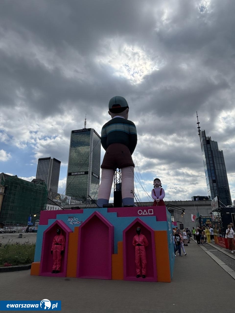 "Squid Game" w Śródmieściu w Warszawie | fot. Bartosz Pańczyk