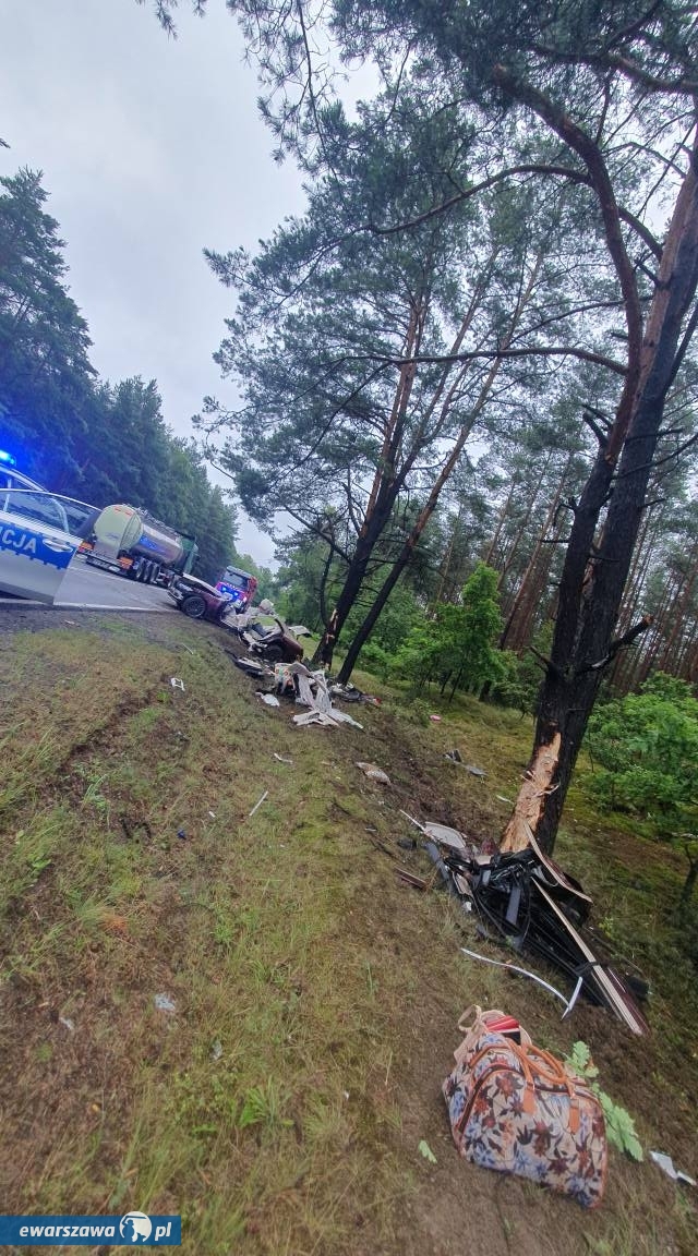 roztrzaskany Maybach 74-latki | fot. Ochotnicza Straż Pożarna Goworowo