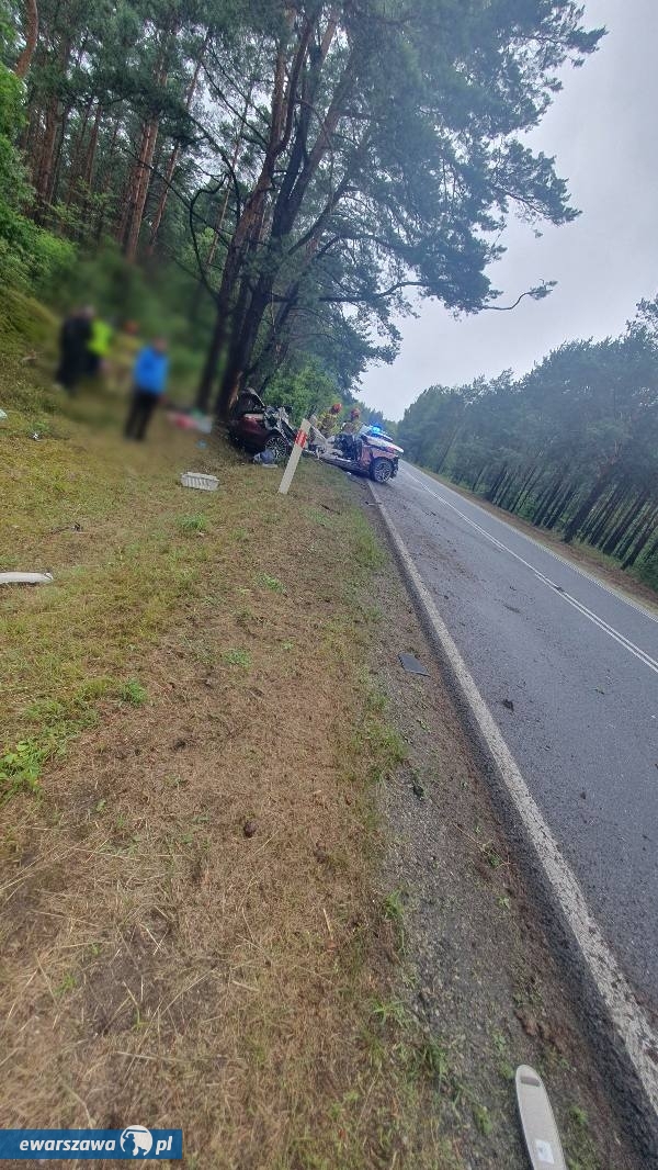 roztrzaskany Maybach 74-latki | fot. Ochotnicza Straż Pożarna Goworowo