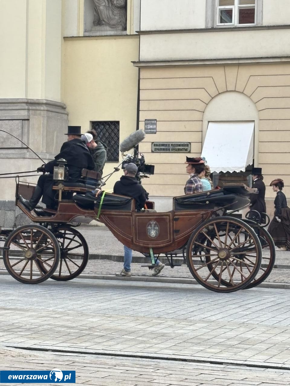 Sandra Drzymalska na planie "Lalki" | fot. Bartosz Pańczyk