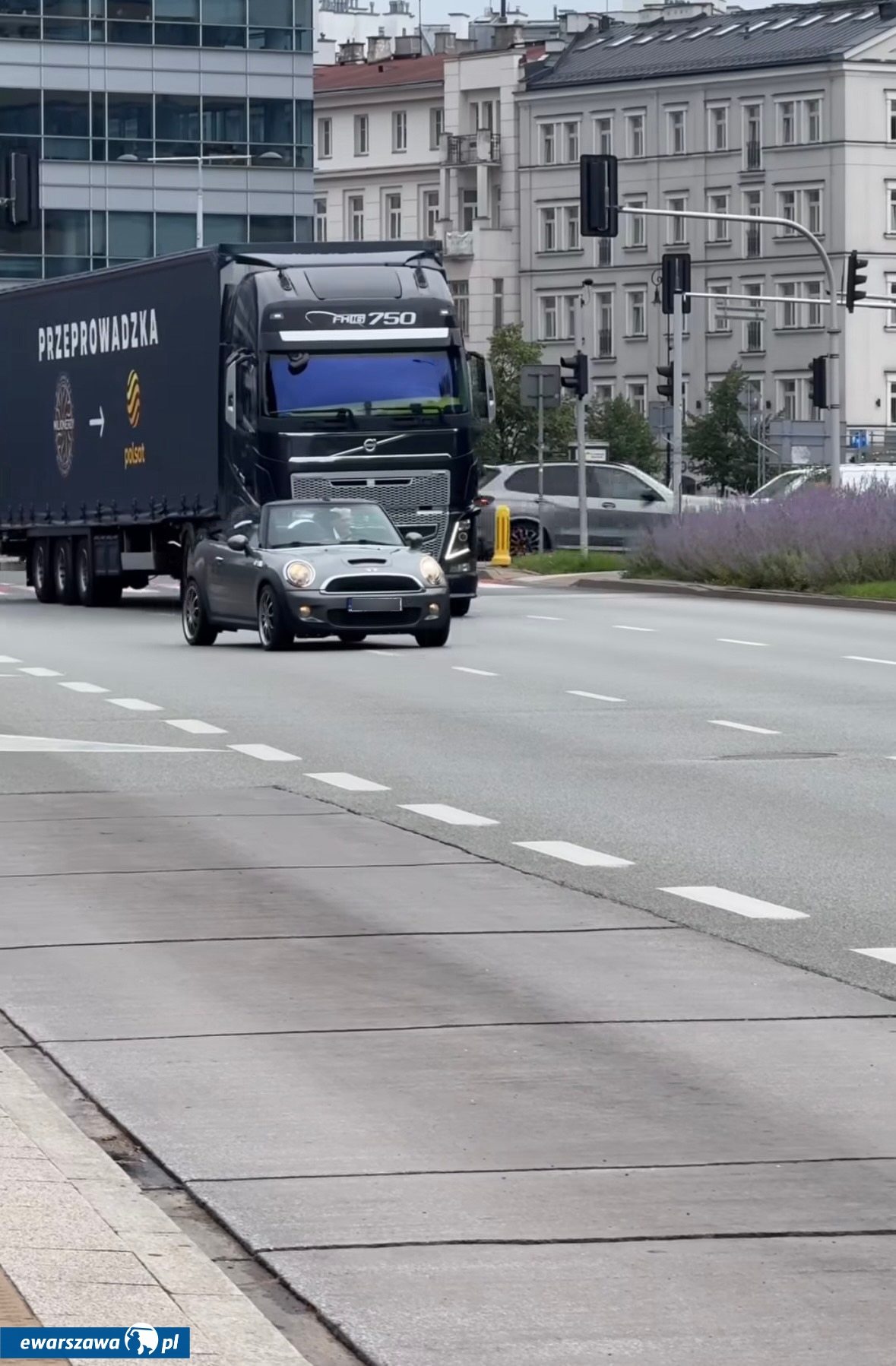 Hubert Urbański i "milionerowy" tir | fot. instagram.com/polsatofficial