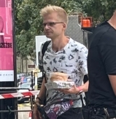 Paweł Grządziel na planie serialu "Czarna śmierć" na Krakowskim Przedmieściu | fot. Bartosz Pańczyk