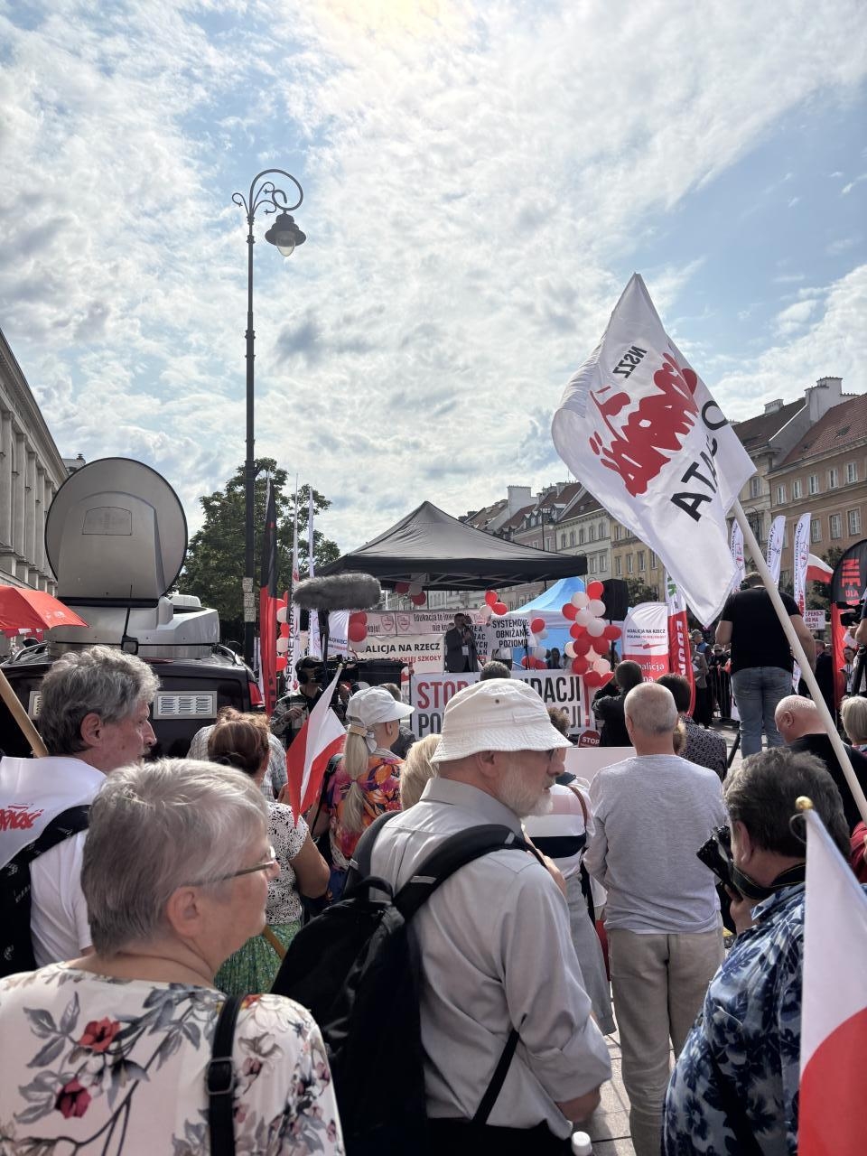 Jan Pietrzak na Placu Zamkowym w Warszawie | fot. Bartosz Pańczyk