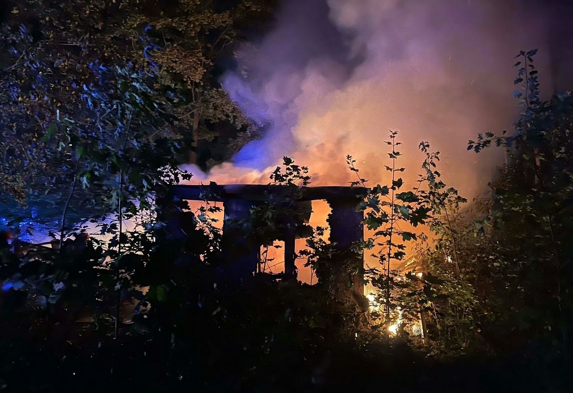 pożar domku holenderskiego | fot. Komenda Powiatowa Państwowej Straży Pożarnej w Legionowie