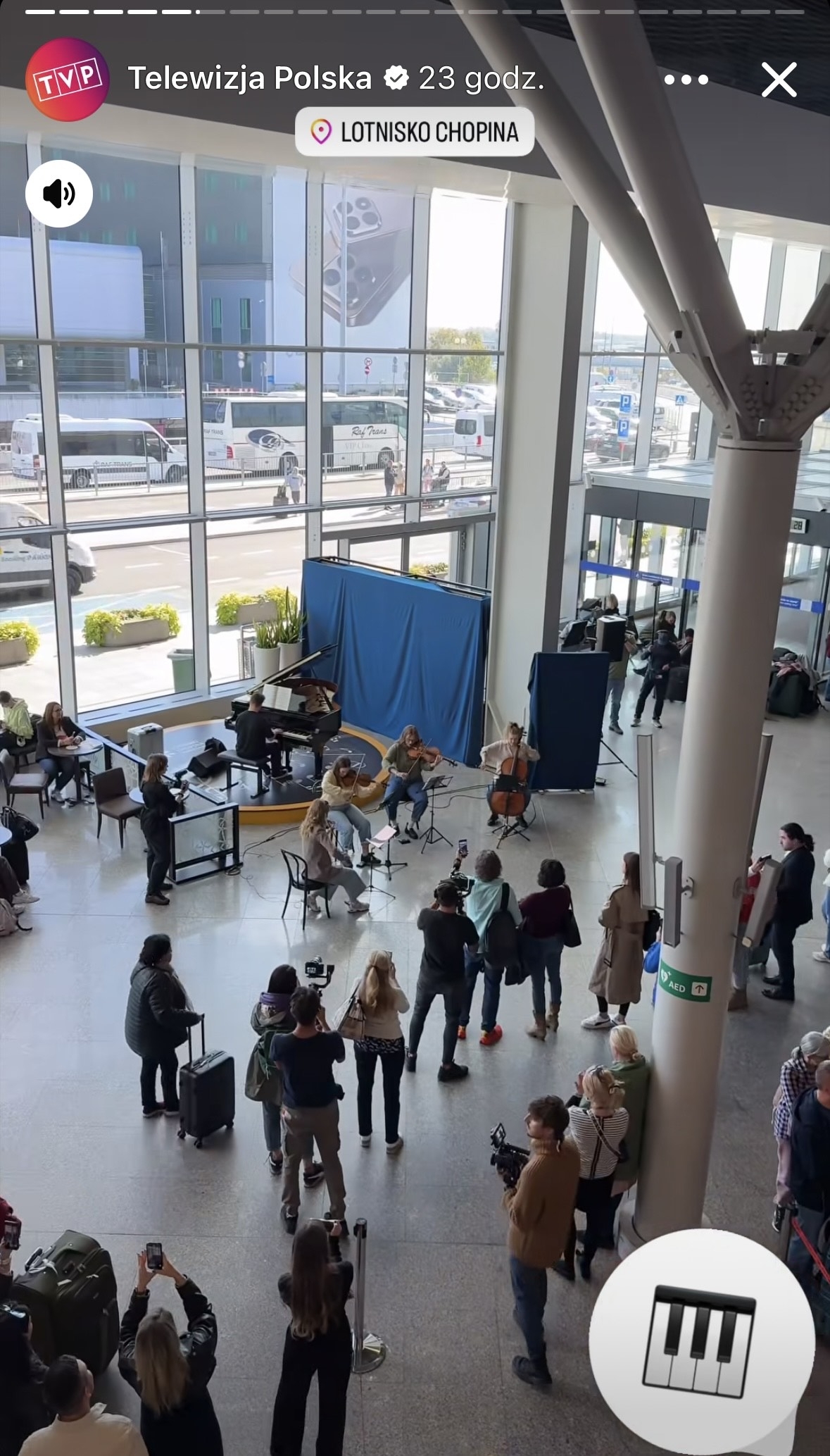 Dawid Kwiatkowski na lotnisku Chopina w Warszawie | fot. facebook.com/TelewizjaPolska