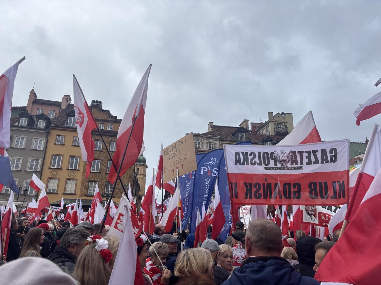 demonstracja Prawa i Sprawiedliwości na Placu Zamkowym | fot. Bartosz Pańczyk