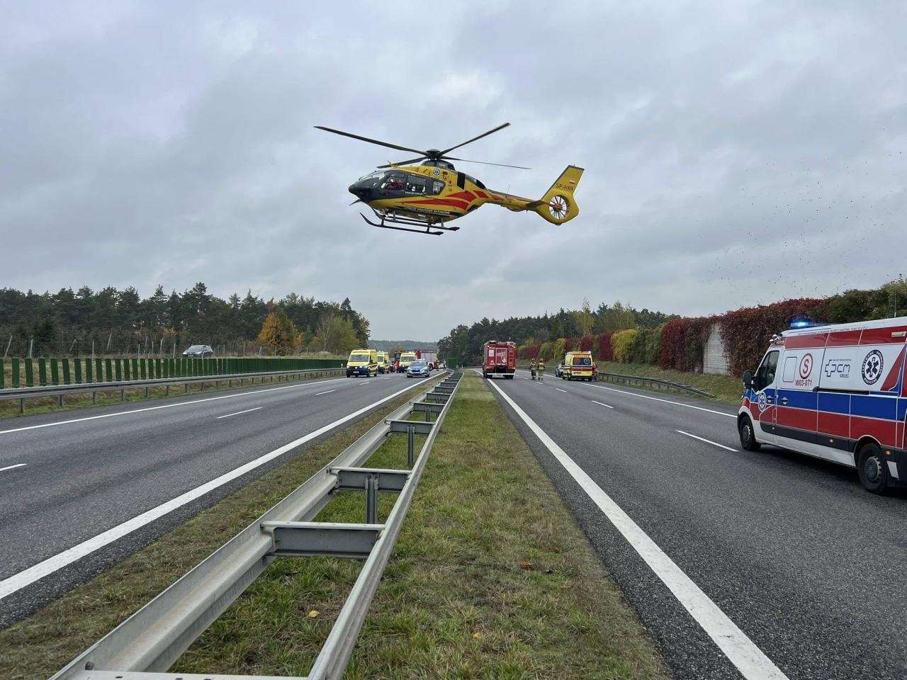 bus wpadł do rowu | fot. Ochotnicza Straż Pożarna w Grójcu -KSRG
